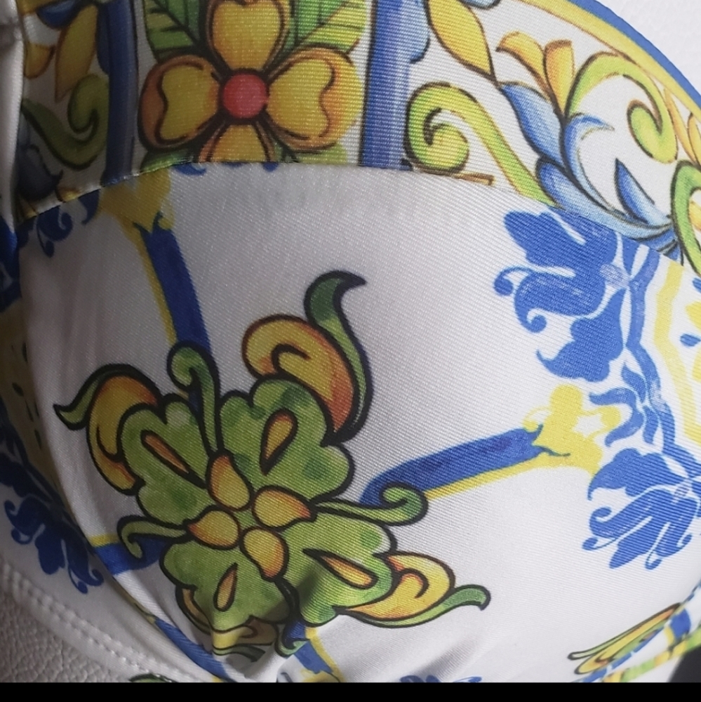 Antonio Melani bikini, atomic daisy, top size small, bottom xsmall, new with tag - Picture 3 of 3